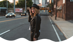 Elles Bailey livestream gig